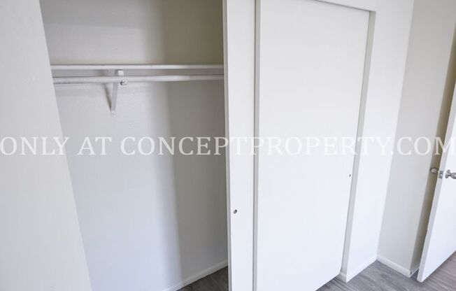 2 beds, 1 bath, 868 sqft, $1,275, Unit 4649-01