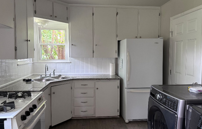 1412 CARLISLE CT