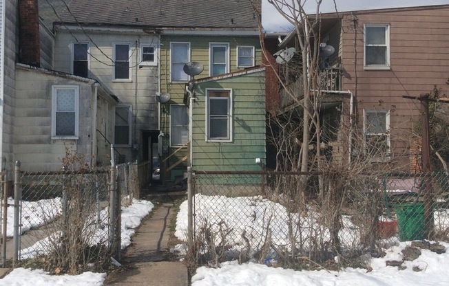 West End of Town! Close to transportation, parks, and many amenities!