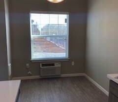 1 bed, 1 bath, 728 sqft, $1,505, Unit 318