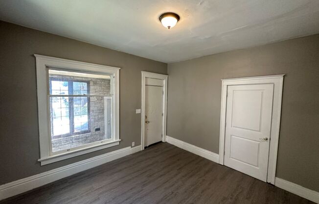 2 beds, 1 bath, 700 sqft, $995, Unit A (Lower)