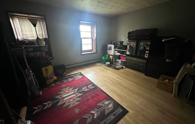 2 beds, 1 bath, $1,050