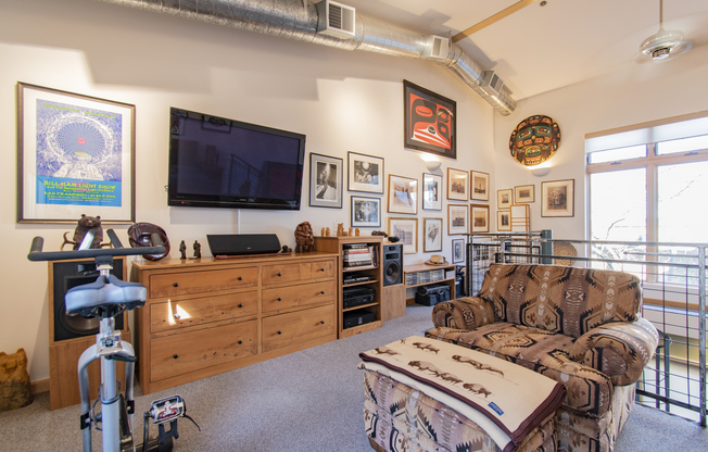 2144 ASHLAND AVE