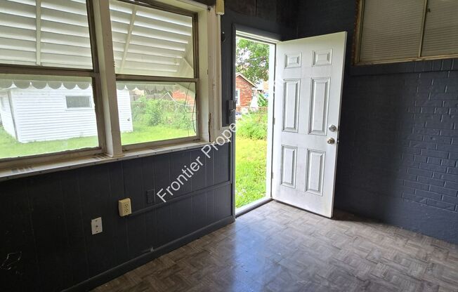 Available NOW! Beautiful/Unique 2 bed 1 bath Single Family Home for Rent!!