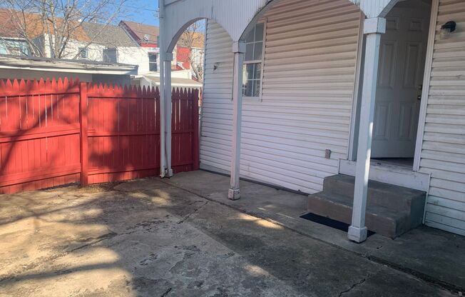 2 Bedroom House with Parking Near Downtown York