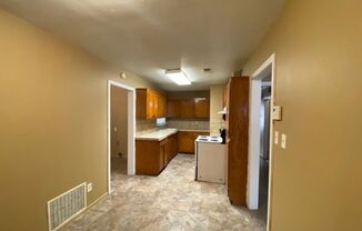 3 beds, 1.5 baths, $850