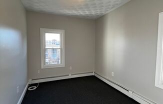 3 beds, 1 bath, $1,800, Unit 3E