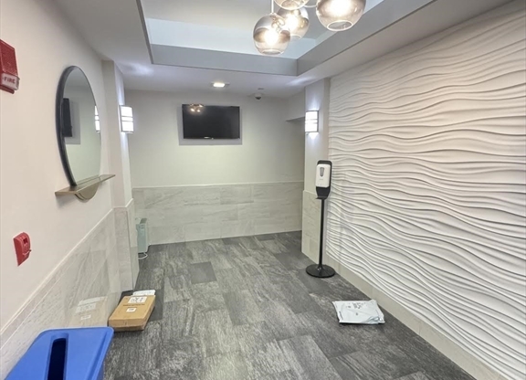 2 beds, 1 bath, 818 sqft, $3,600, Unit 55k