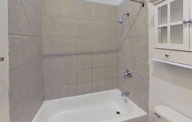 2 beds, 2 baths, 1,000 sqft, $1,799, Unit 22-1