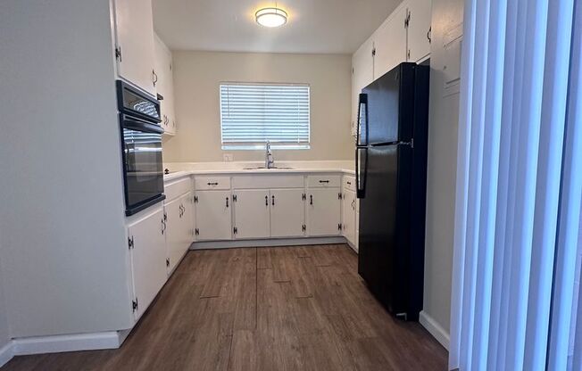 2 beds, 1 bath, 950 sqft, $2,695, Unit 6