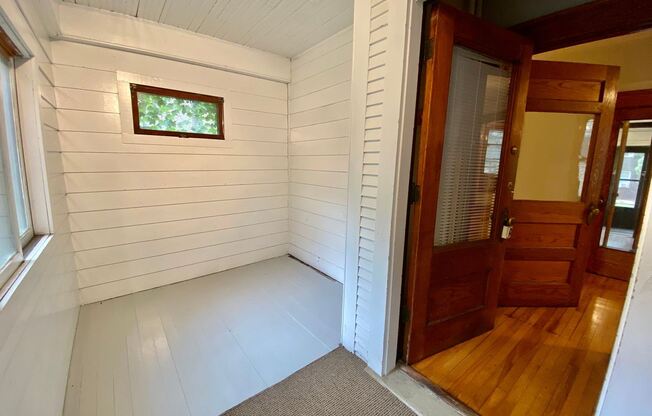 2521 Dupont Ave S