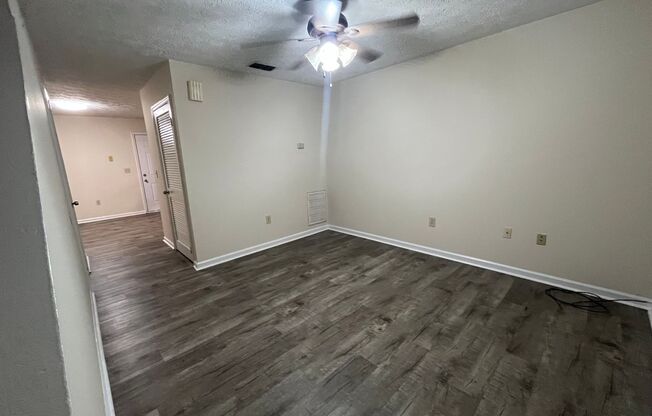 2 beds, 1.5 baths, 880 sqft, $925