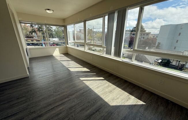 3 beds, 1 bath, 980 sqft, $2,995, Unit R-412