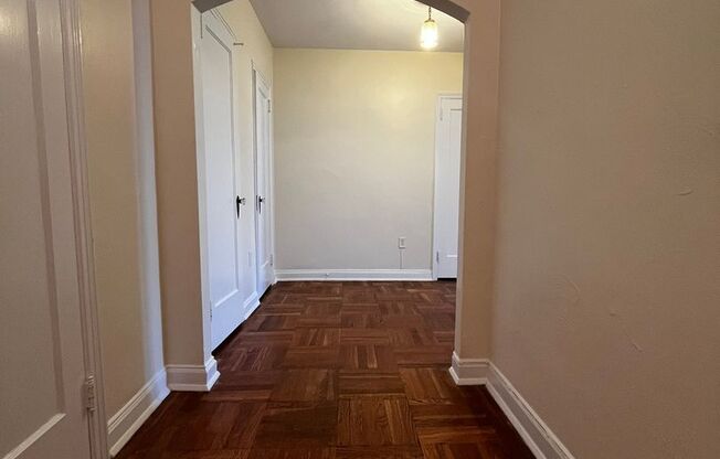 2 beds, 1 bath, 975 sqft, $2,055, Unit Royal York 802