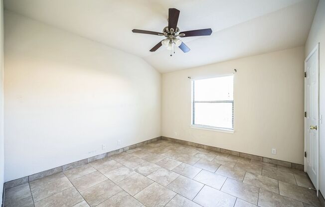 3 beds, 1 bath, $1,650