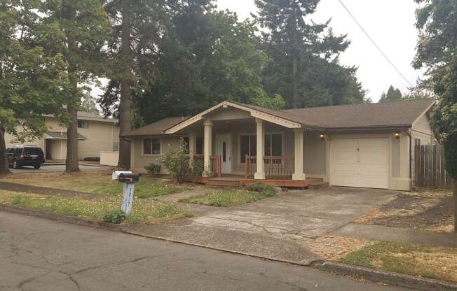 4 Bedrooms, 2 Bathrooms, Large Fenced Backyard in Central Salem