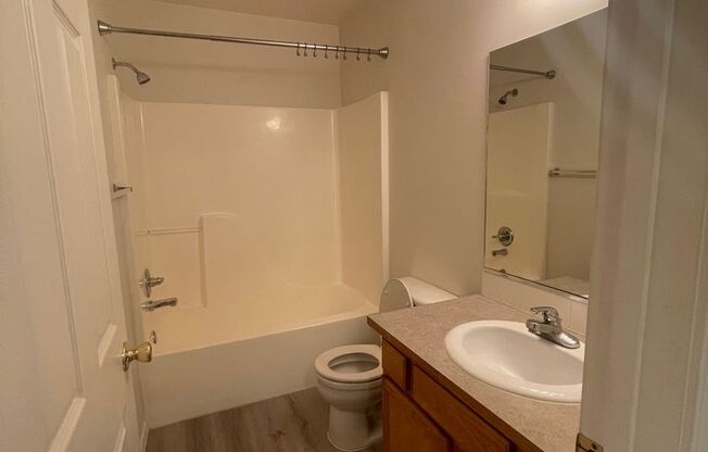 3 beds, 2.5 baths, 1,180 sqft, $1,800, Unit 2128-4855