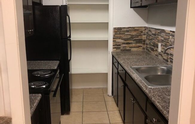 2 beds, 2 baths, 1,075 sqft, $1,300, Unit 22