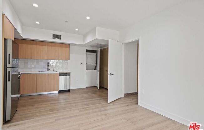 1 bed, 1 bath, 450 sqft, $2,495, Unit 102