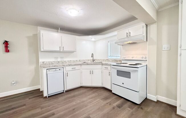 Adorable 2/1 Home in Surfside !!