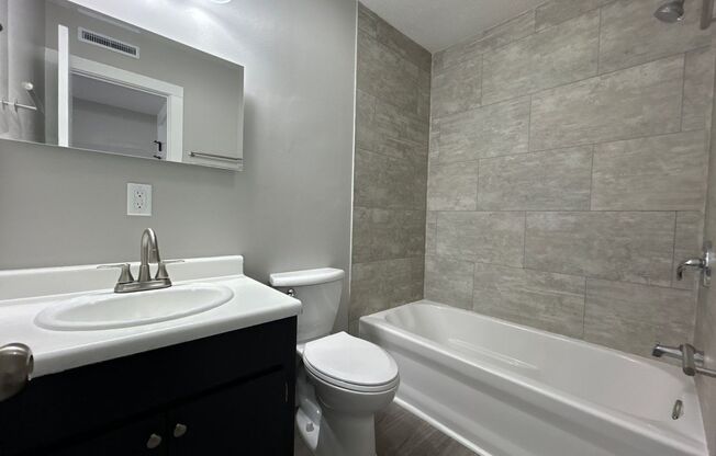 1 bed, 1 bath, 564 sqft, $725, Unit A8