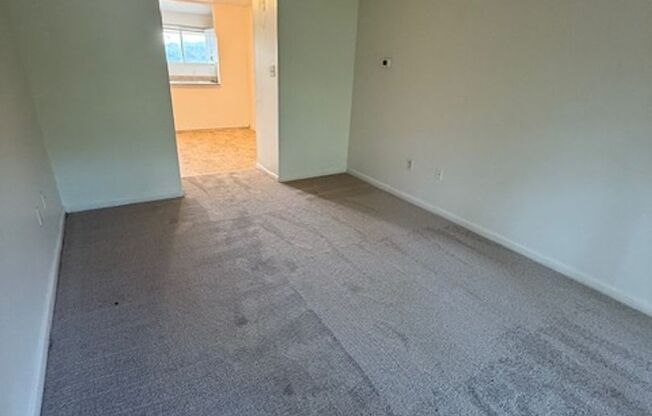 2 beds, 1 bath, 850 sqft, $845, Unit Apt. 96