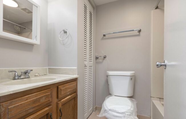 2 beds, 2 baths, $895, Unit 222