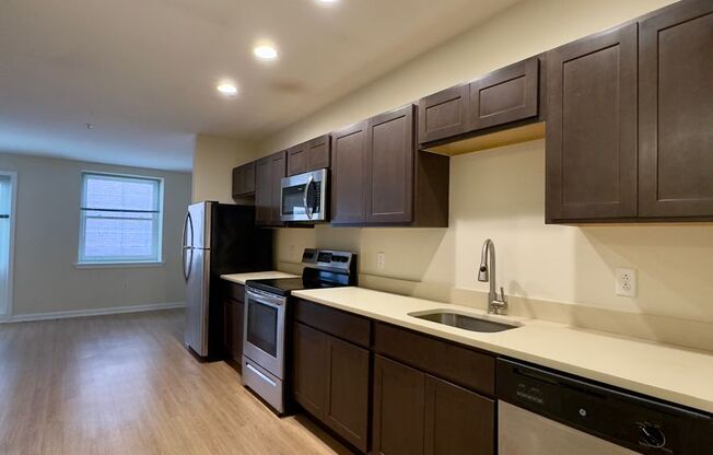 2 beds, 1 bath, 913 sqft, $1,399, Unit 413 Unit 204