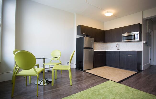 Studio, 1 bath, 255 sqft, $1,750, Unit 214