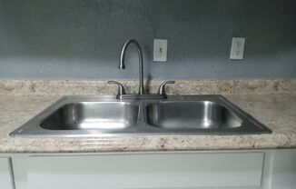 2 beds, 1 bath, 902 sqft, $1,415, Unit 44