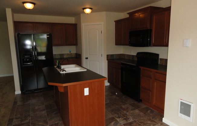 Newer 3 Bedroom 2 Bath Home in Tacoma