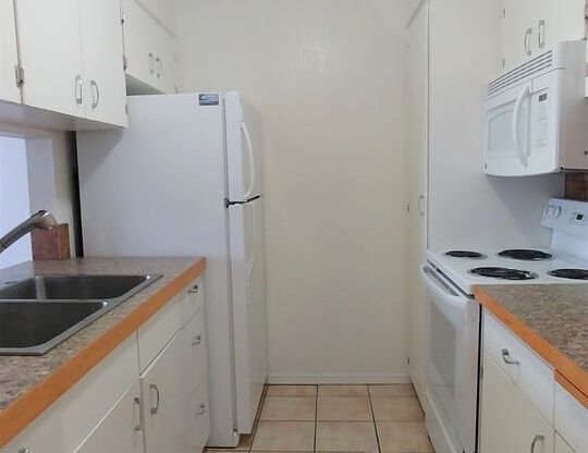 1 bed, 1 bath, 600 sqft, $999, Unit 13