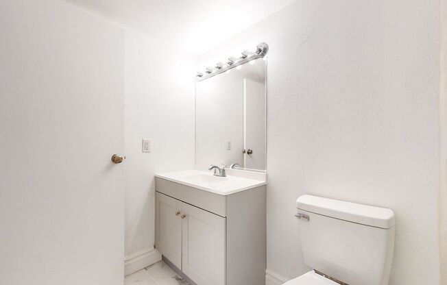 2 beds, 2 baths, 873 sqft, $1,810, Unit 601 W 11th Ave