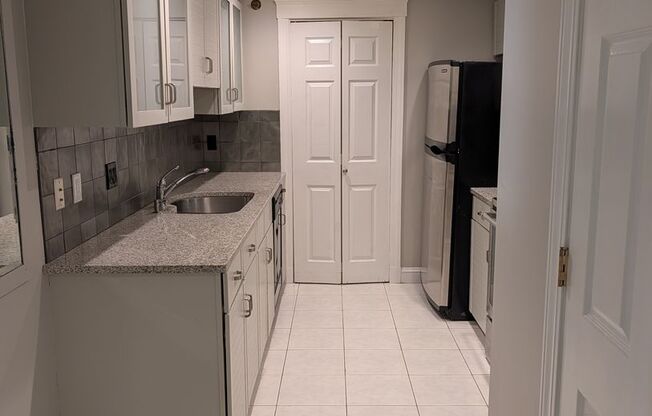 2 beds, 2 baths, 1,300 sqft, $5,300, Unit 202