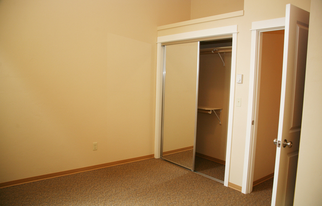 2 beds, 1.5 baths, 879 sqft, $1,890, Unit 32