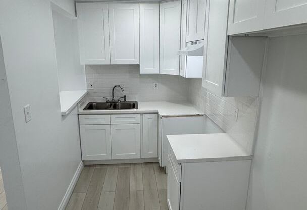 2 beds, 1 bath, $2,195, Unit 04