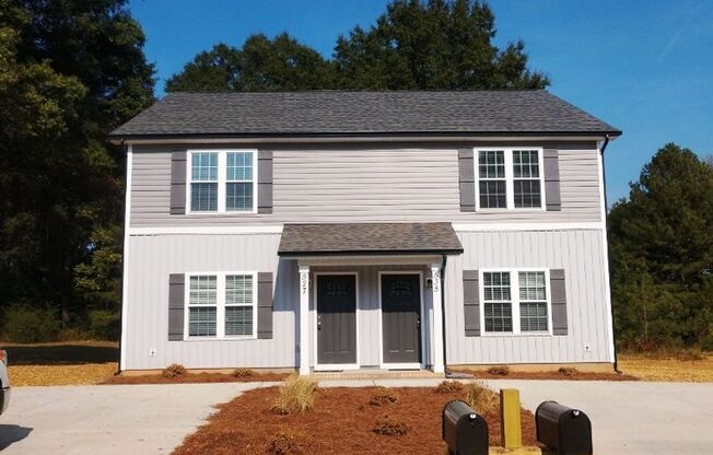 Newer townhouse in hot Kannapolis!