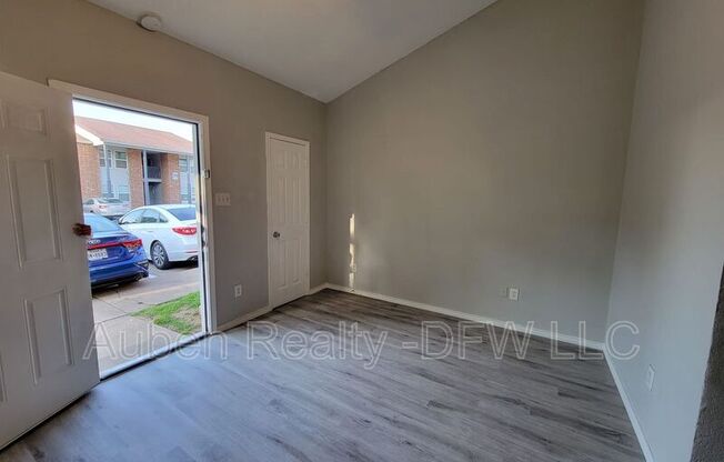 327 SE 3 ST