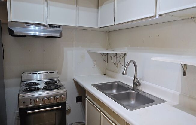 Cozy 1-Bedroom Rental Near Alderwood Mall & Light Rail