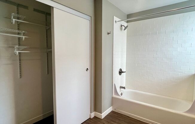 Studio, 1 bath, 232 sqft, $2,050, Unit 434-306