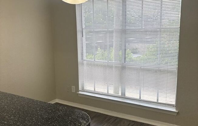 2 beds, 1 bath, 853 sqft, $1,425, Unit 433