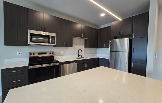 1 bed, 1 bath, 925 sqft, $2,060, Unit 8421-239