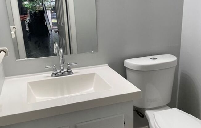 2 beds, 1.5 baths, $1,595, Unit 211C