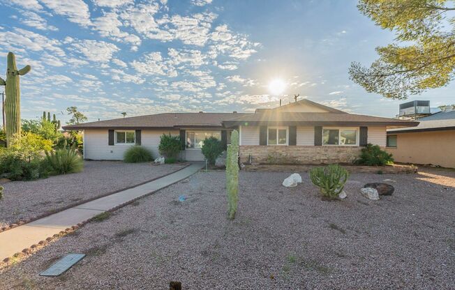 BEAUTIFUL SOUTH SCOTTSDALE - CORNER LOT & POOL!