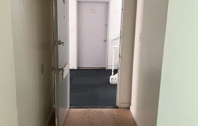 2 beds, 1 bath, $1,095, Unit 21
