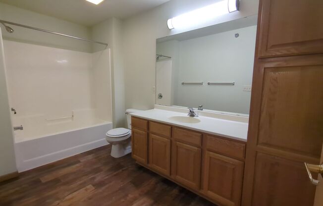 1 bed, 1 bath, 756 sqft, $1,605, Unit 290-210