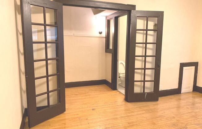 Studio, 1 bath, $875, Unit 13