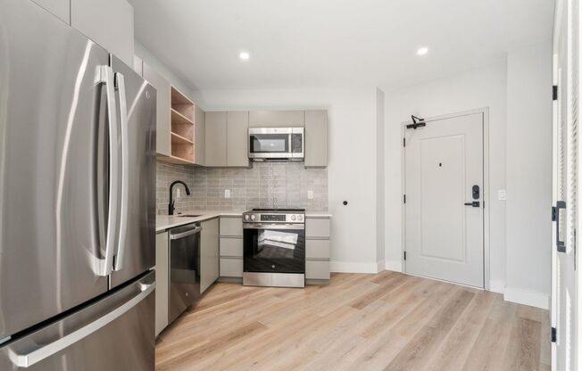2 beds, 1 bath, $2,700, Unit 206