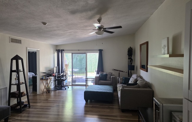 5306 N 15 DR
