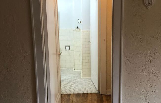 1 bed, 1 bath, 708 sqft, $1,340, Unit King Edward Annex 36